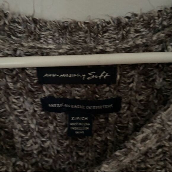 American Eagle Women’s Knit Amazingly Soft Sweater - Picture 2 of 3